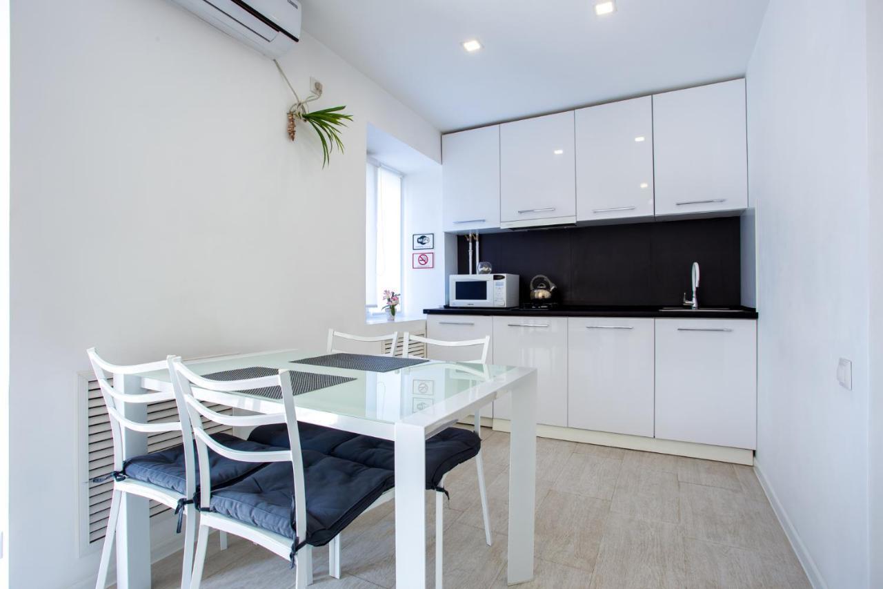 Apartment On Ushakova เคอร์ซอน ภายนอก รูปภาพ